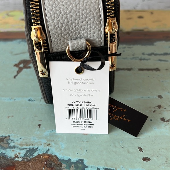 MODERNIST VEGAN LEATHER CROSSBODY - Picture 7 of 8